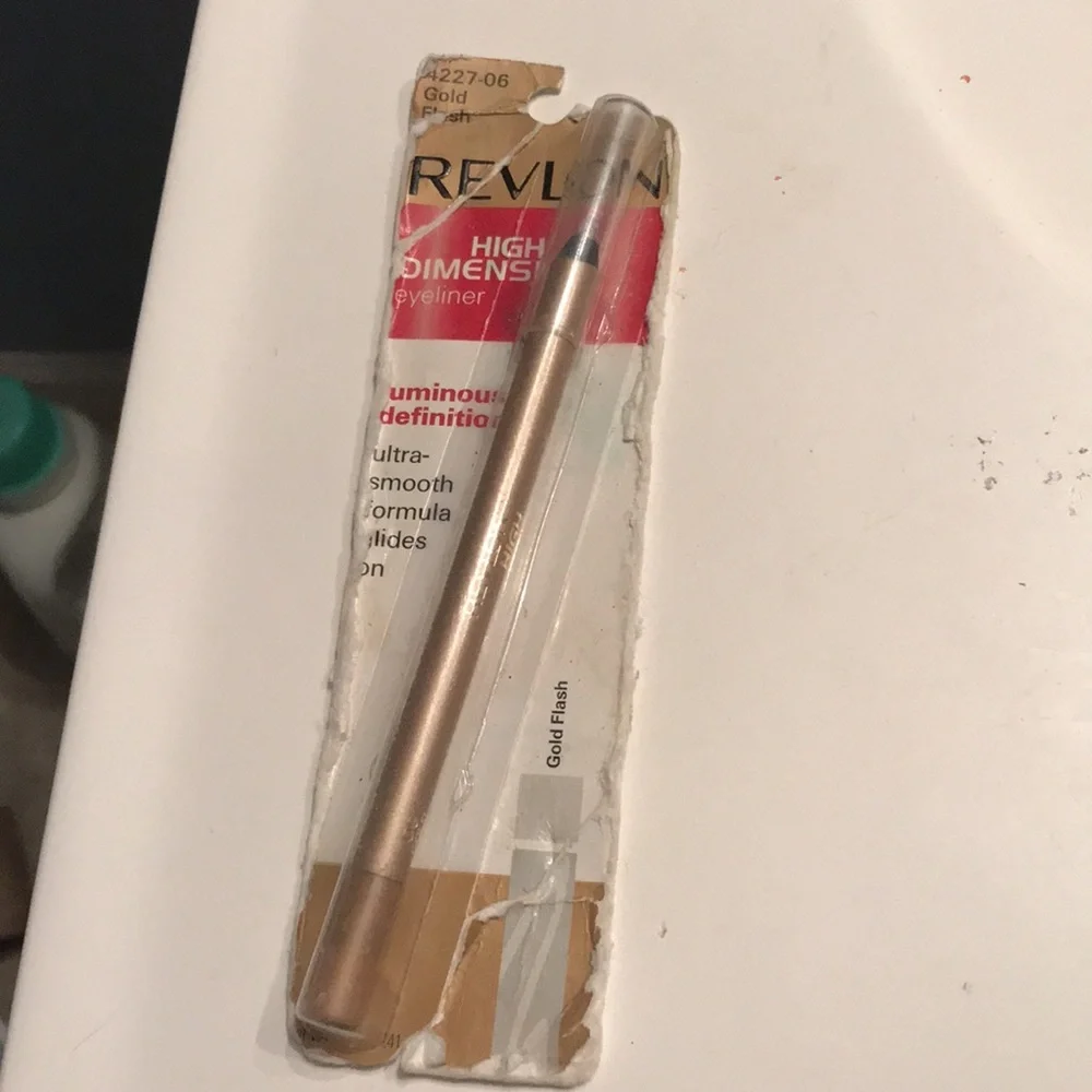 Revlon High dimension “Gold Flash” eyeliner
